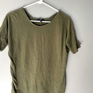 Woman’s Gap T olive green T with long sleeves size small